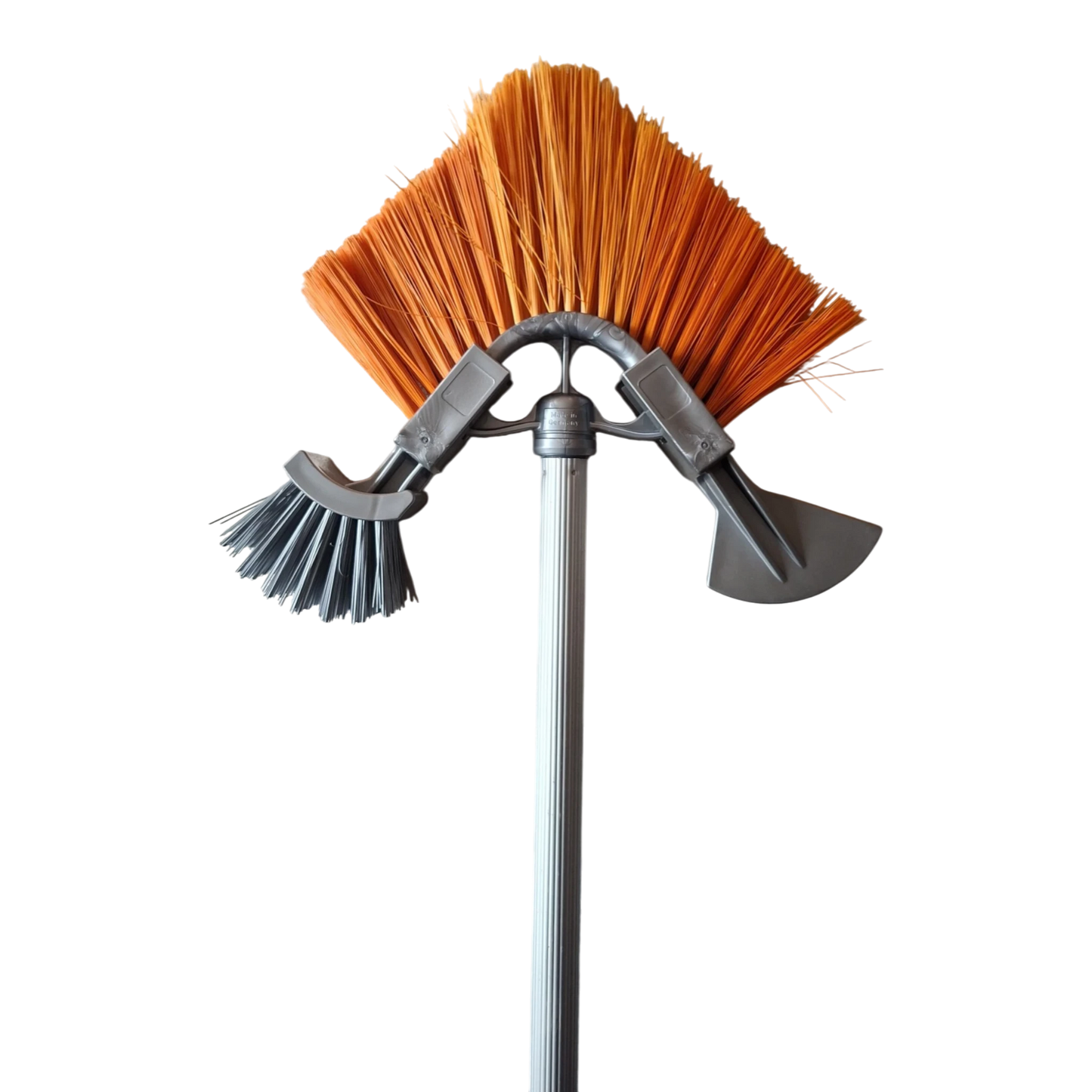 Brosse triangulaire souple pour évacuer les feuilles dans une gouttière