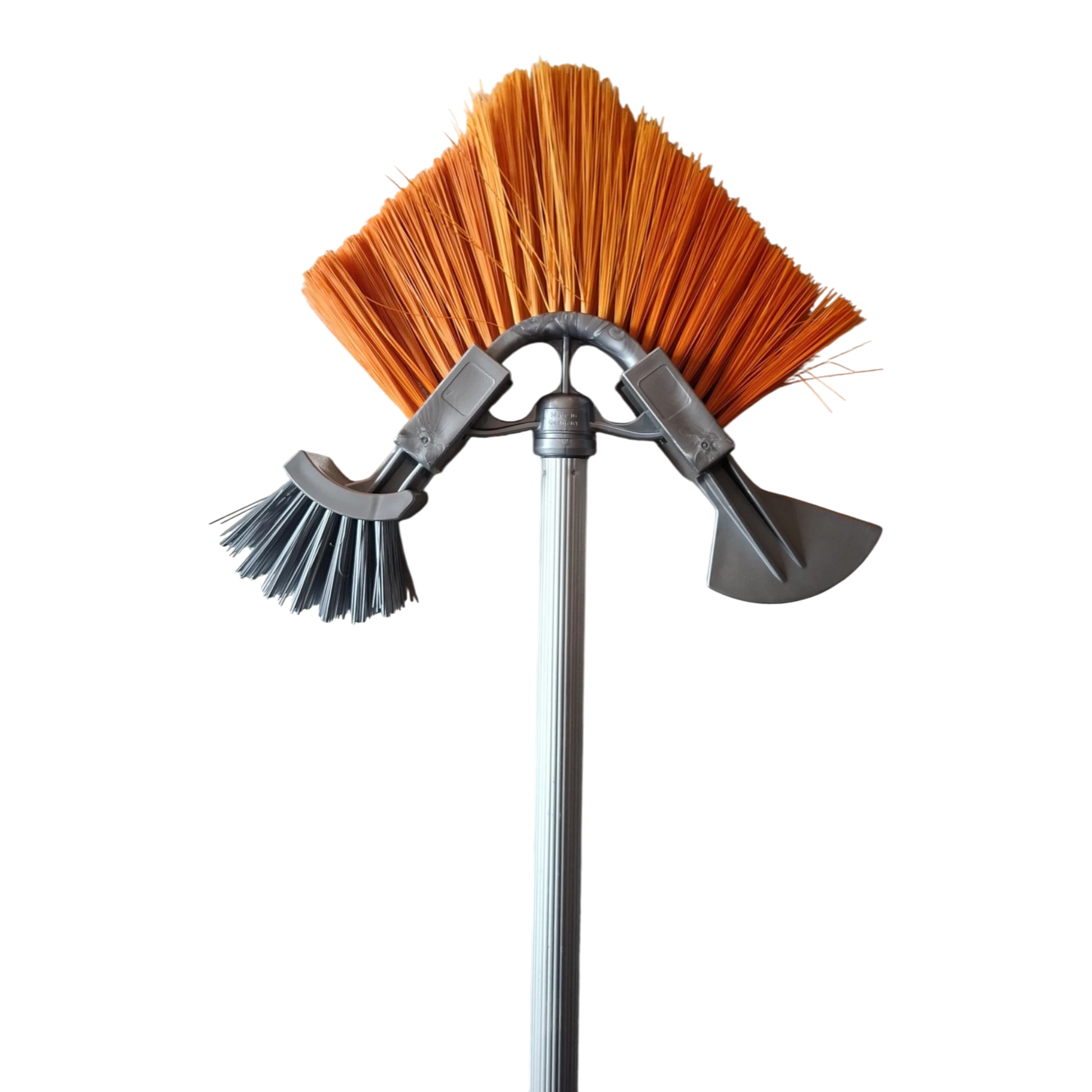 Brosse triangulaire souple pour évacuer les feuilles dans une gouttière